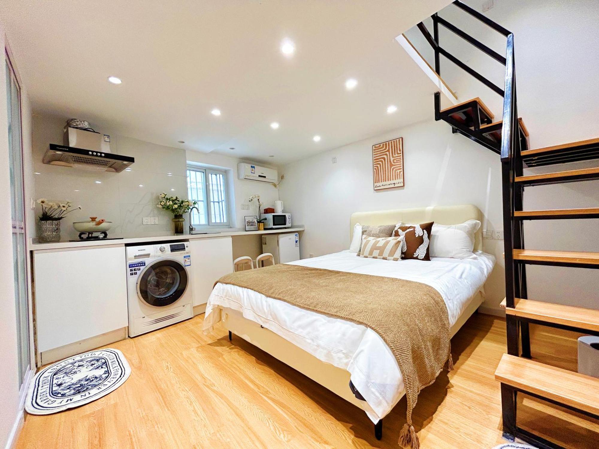 Huajian Apartment